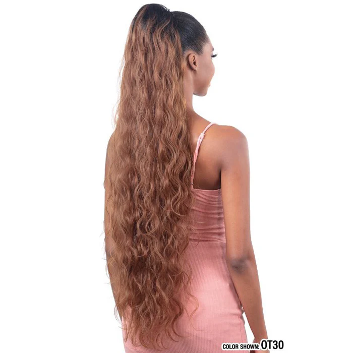 Model Model Gardenia Drawstring Ponytail - BEACHY WAVE 36 - Image 2