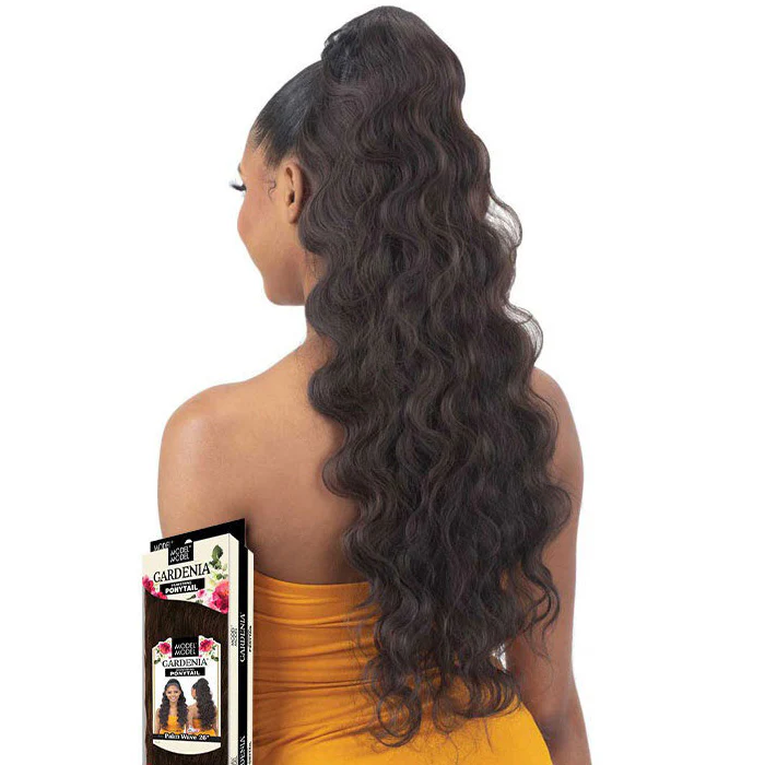 Model Model Gardenia Drawstring Ponytail - PALM WAVE 26" - Image 2