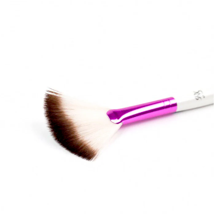 Ruby Kisses By Kiss FAN BRUSH RMUB04 - Image 5